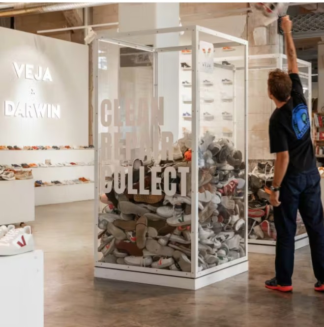 Veja Collect & Repair Sneakers