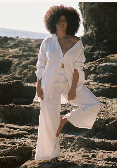 Sustainable Minimalist Fashion in Natural Light – Reve en Vert Aesthetic